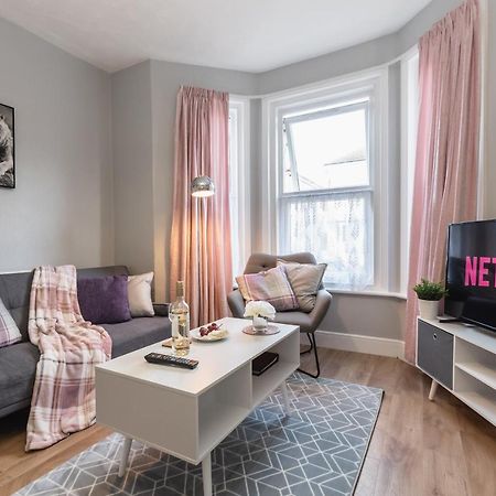 3-Bedroom House L Fast Wi-Fi L Garden L Newly Decorated L Close To Shops And Restaurants 伯恩茅斯 外观 照片