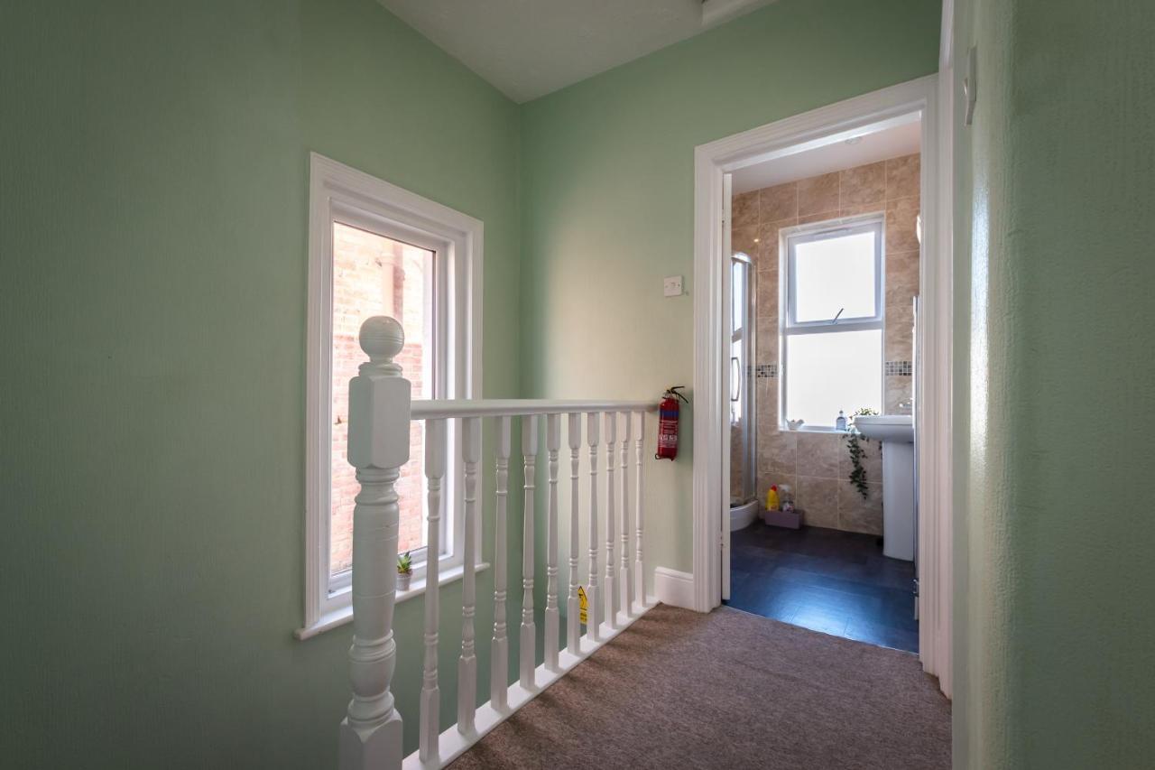 3-Bedroom House L Fast Wi-Fi L Garden L Newly Decorated L Close To Shops And Restaurants 伯恩茅斯 外观 照片