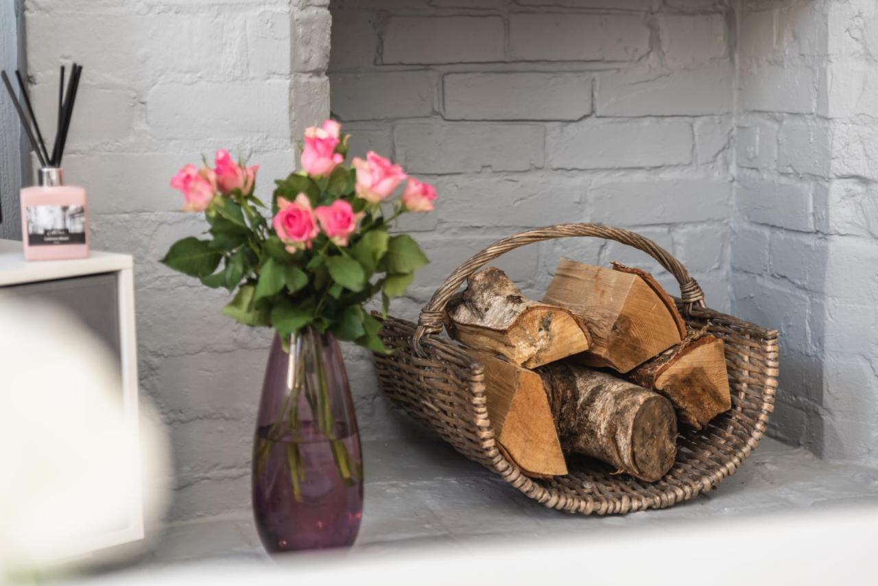 3-Bedroom House L Fast Wi-Fi L Garden L Newly Decorated L Close To Shops And Restaurants 伯恩茅斯 外观 照片