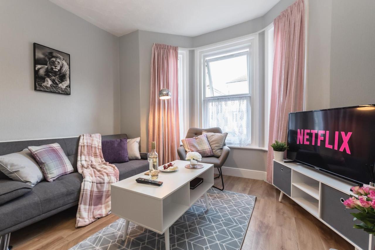 3-Bedroom House L Fast Wi-Fi L Garden L Newly Decorated L Close To Shops And Restaurants 伯恩茅斯 外观 照片