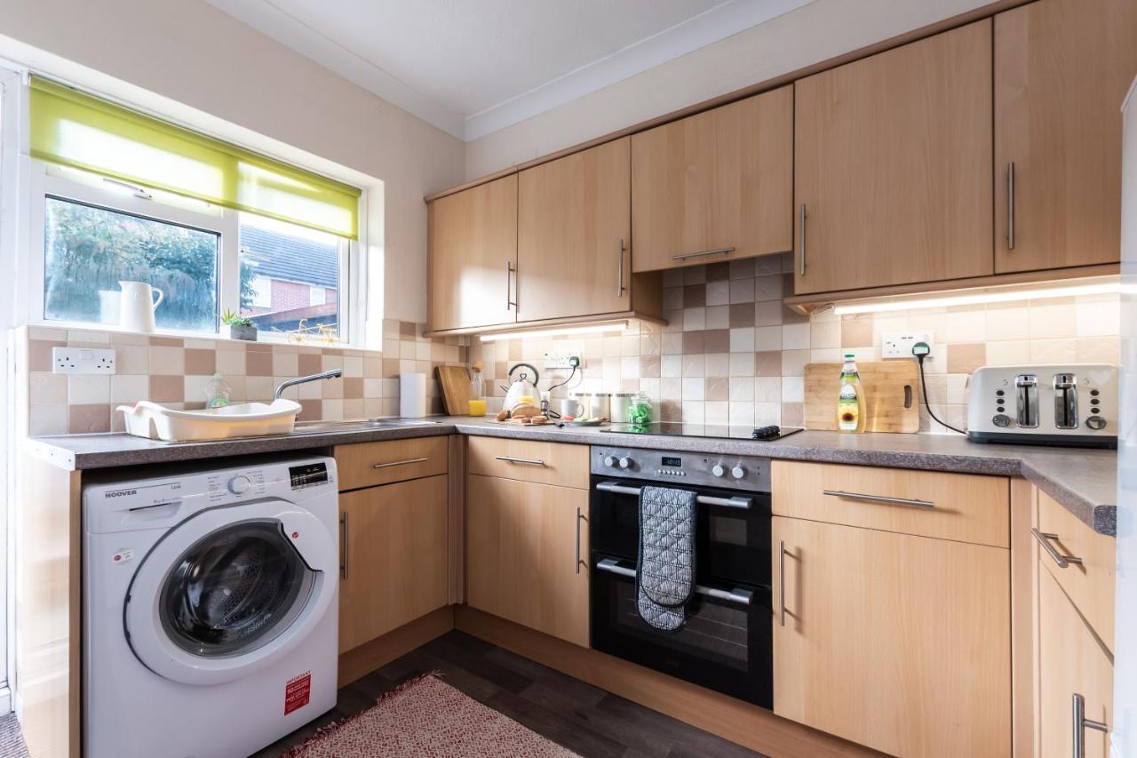 3-Bedroom House L Fast Wi-Fi L Garden L Newly Decorated L Close To Shops And Restaurants 伯恩茅斯 外观 照片