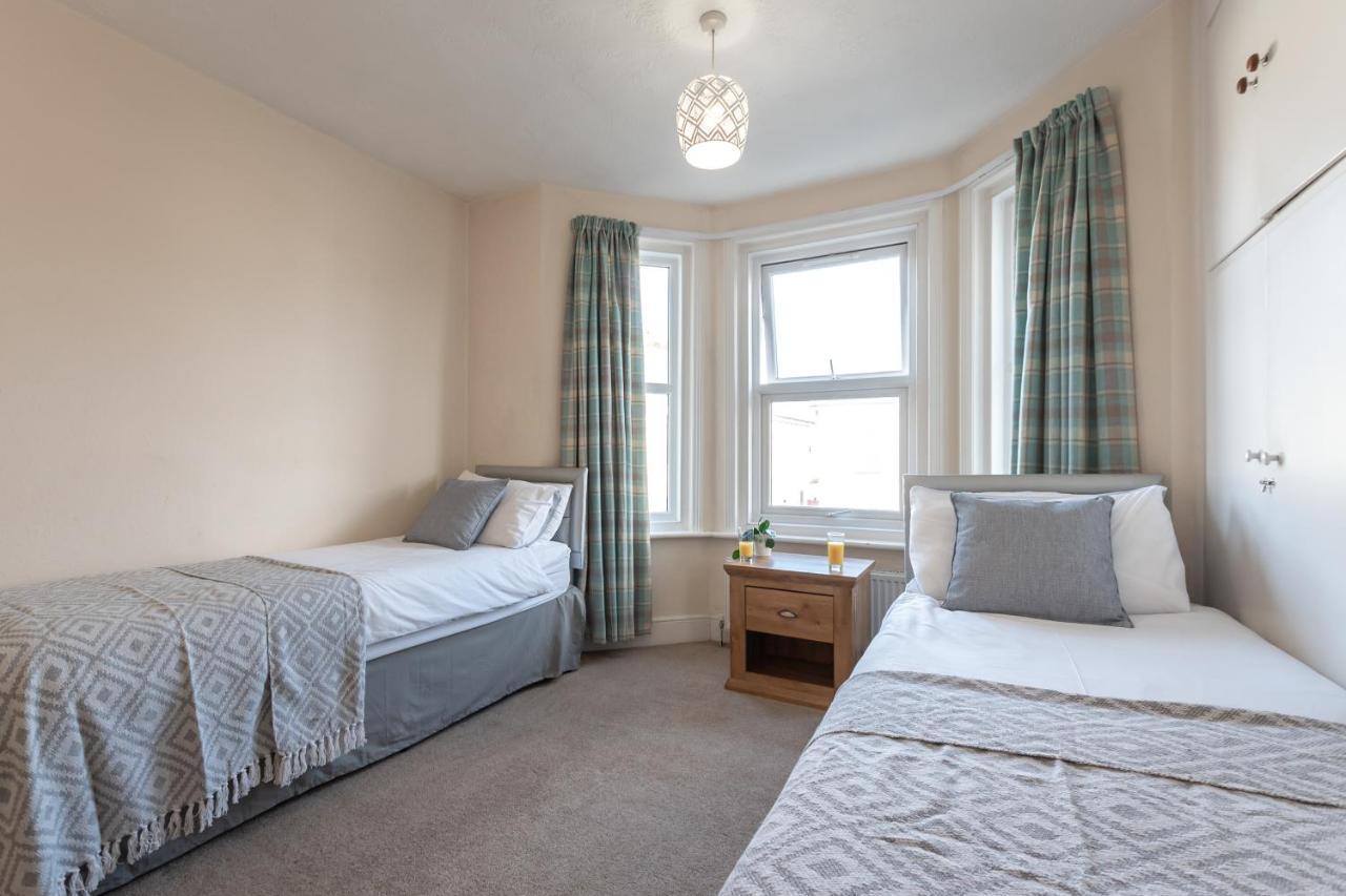 3-Bedroom House L Fast Wi-Fi L Garden L Newly Decorated L Close To Shops And Restaurants 伯恩茅斯 外观 照片