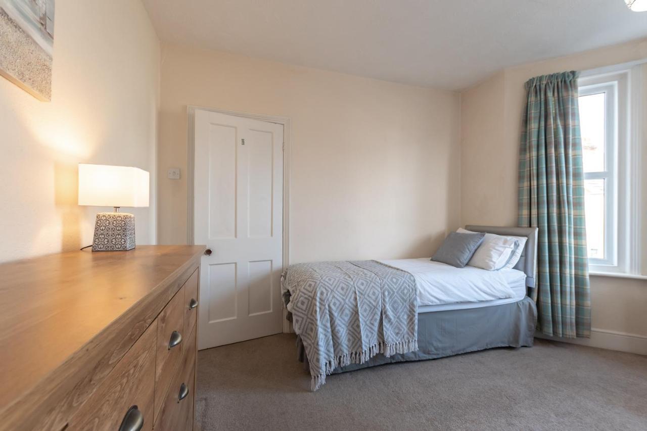 3-Bedroom House L Fast Wi-Fi L Garden L Newly Decorated L Close To Shops And Restaurants 伯恩茅斯 外观 照片
